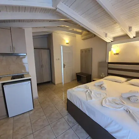 Anna نيوس مارماراس