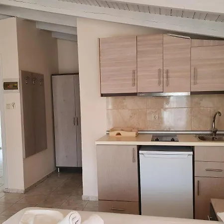 Anna * Neos Marmaras