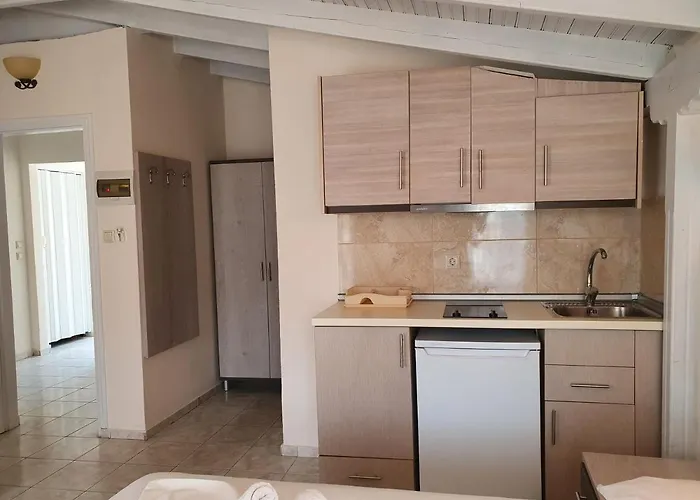 Anna * Néos Marmarás