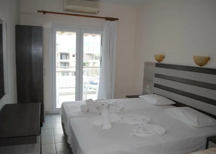 Anna * Néos Marmarás